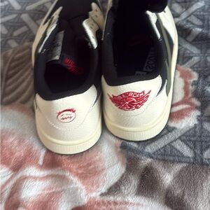 Nike Low-Top Sneakers in White, Black and Red